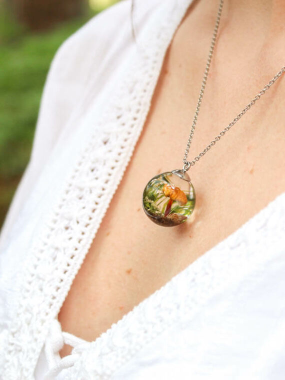 Mushroom Terrarium Necklace in Resin - Cottagecore Jewelry