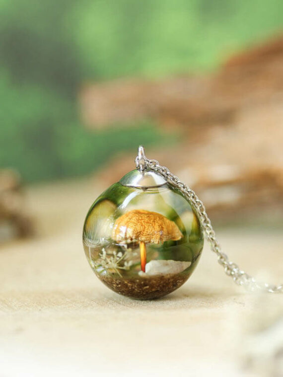 Mushroom Terrarium Necklace in Resin - Cottagecore Jewelry