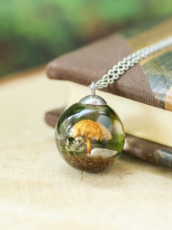 Mushroom Terrarium Necklace in Resin - Cottagecore Jewelry