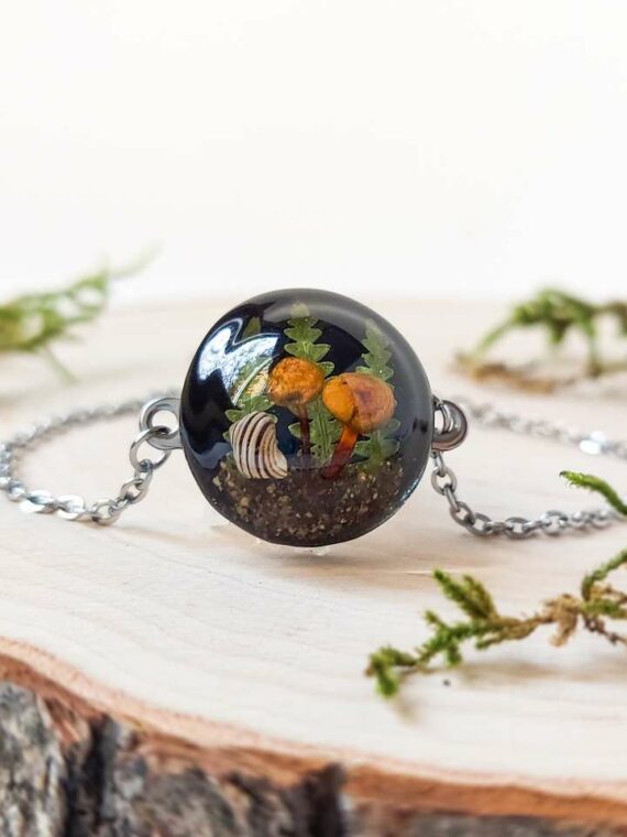Nature Adjustable Chain Bracelet with Dried Mushroom in Resin