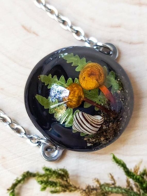 Nature Adjustable Chain Bracelet with Dried Mushroom in Resin