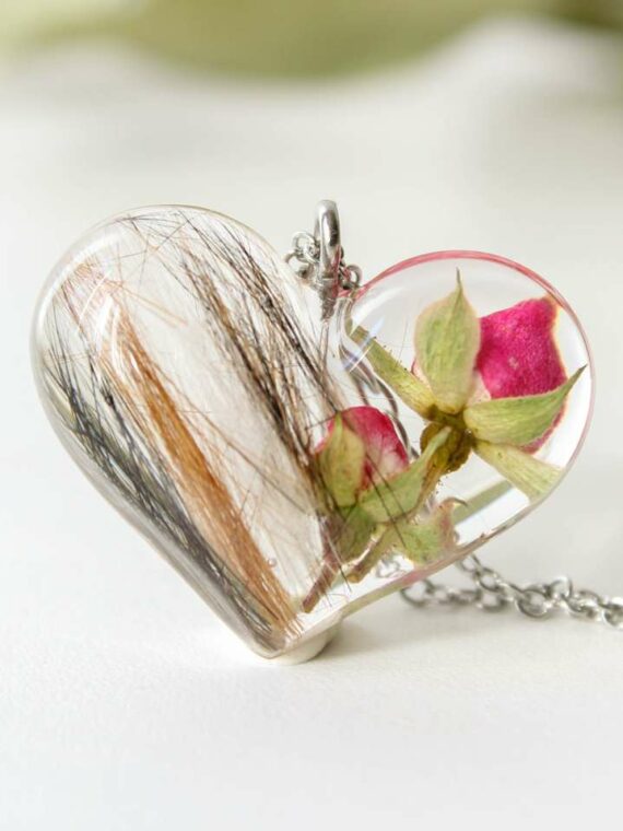 Heart-Shaped Pet Hair Necklace with Real Rosebuds – A Unique Memorial Keepsake