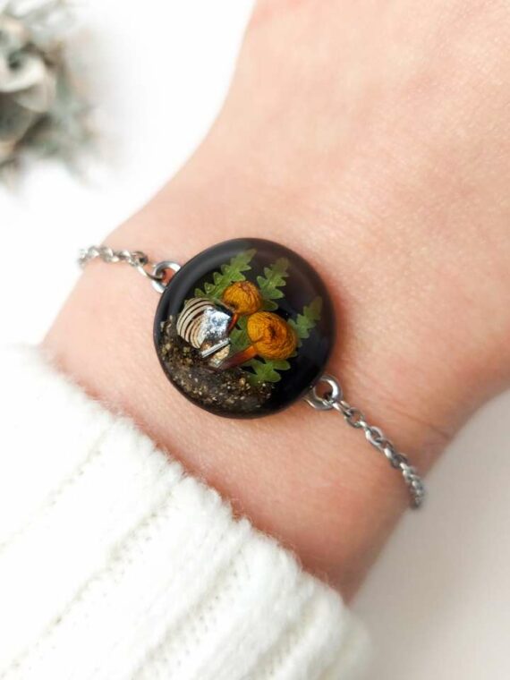 Nature Adjustable Chain Bracelet with Dried Mushroom in Resin