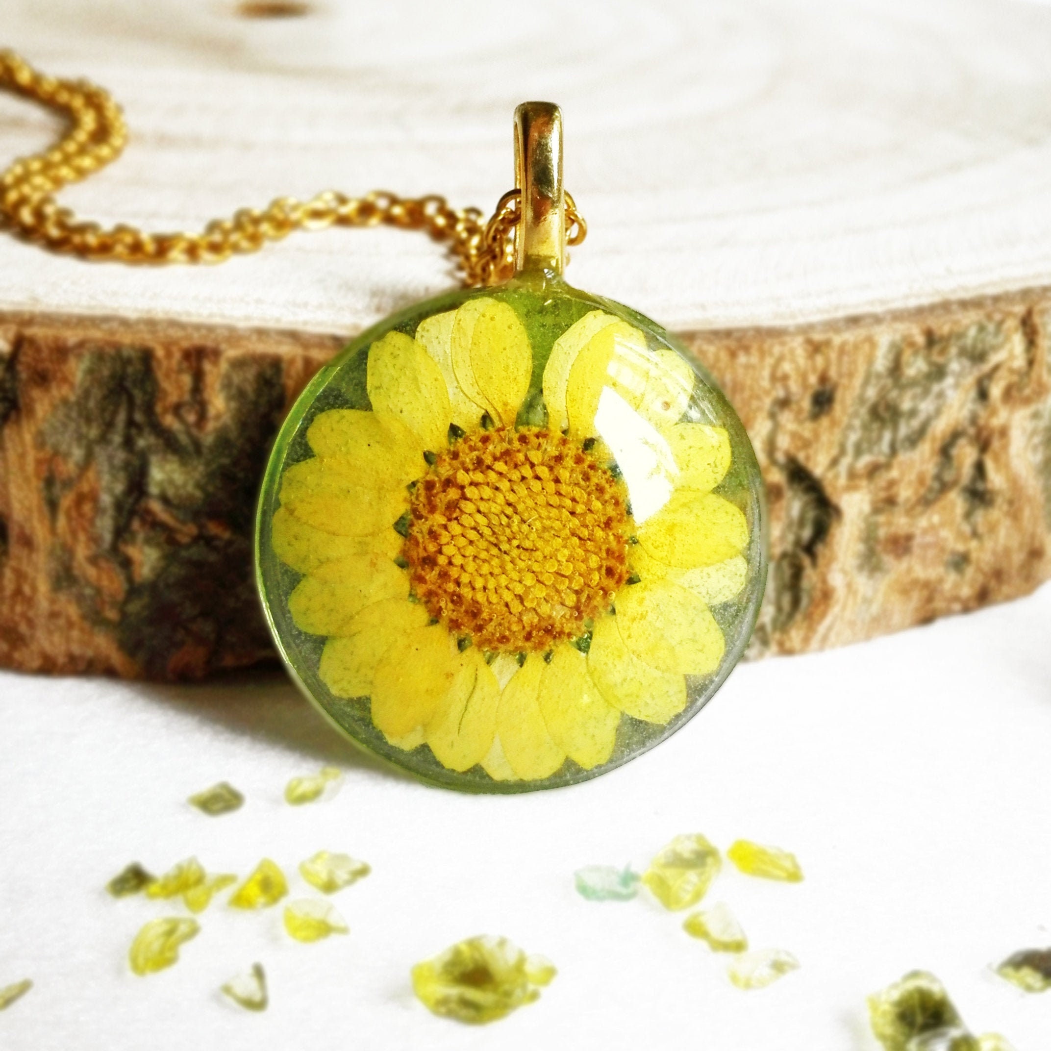 Beautiful Flower & Glitter Resin Pendant Necklace | Natural Real | Antique  Brass | eBay