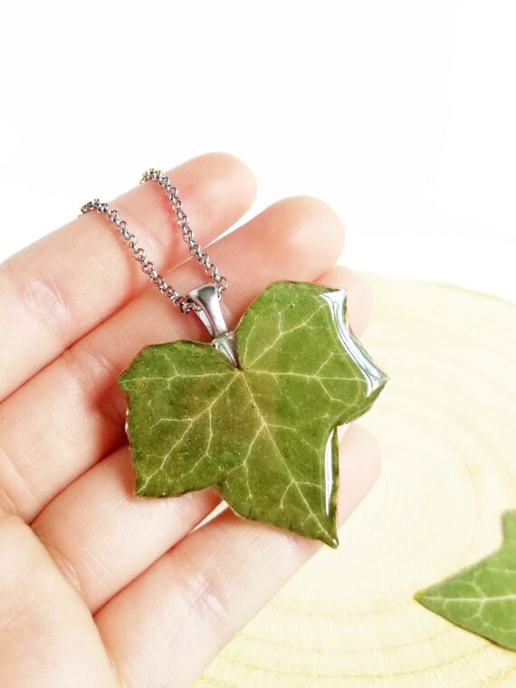 Ivy leaf necklace, Pressed leaf necklace, Botanical pendant necklace, Ivy jewellery, Green leaf necklace, Nature lover gift for her