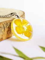 Buttercup flower necklace, Dried flower resin jewelry, Unique gift for sister birthday, Round pendant necklace, Yellow floral jewelry