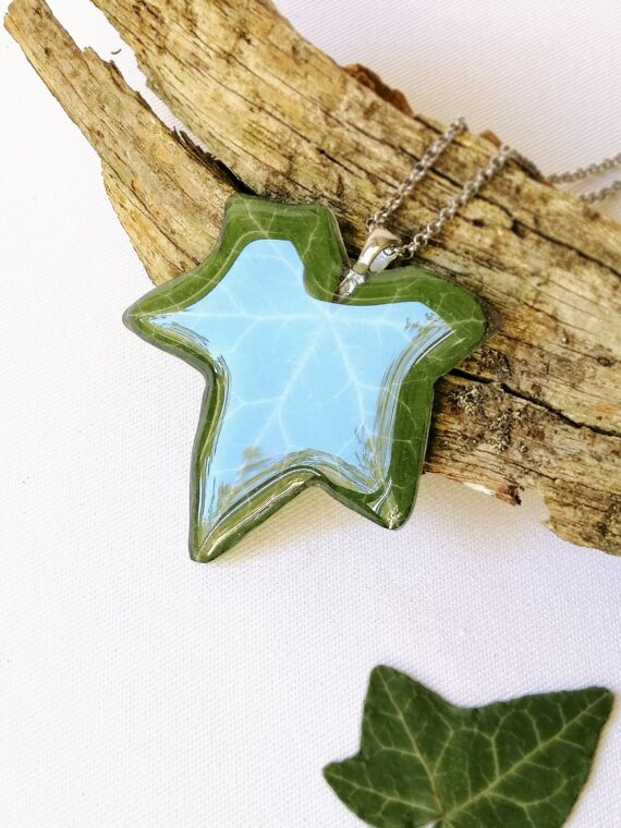 Botanical necklace, Pressed leaf necklace, Green leaf necklace, Ivy jewelry, Gift for nature lovers, Botanical jewelry, Nature necklace,