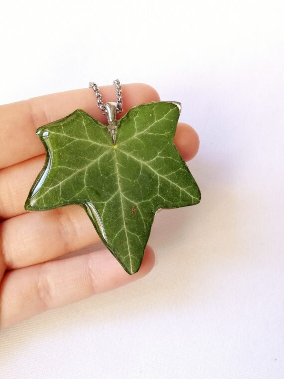 Botanical necklace, Pressed leaf necklace, Green leaf necklace, Ivy jewelry, Gift for nature lovers, Botanical jewelry, Nature necklace,