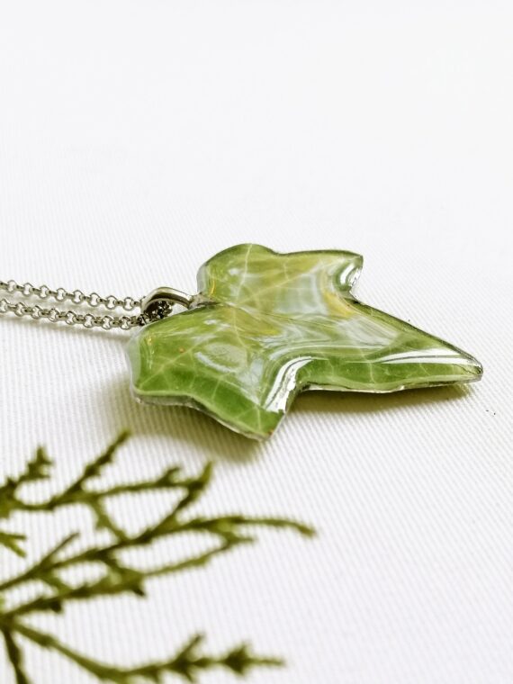 Forest leaf necklace, Real ivy necklace, Green leaf necklace, Forest jewelry, Ivy jewelry, Green resin necklace, Forest necklace Forest gift