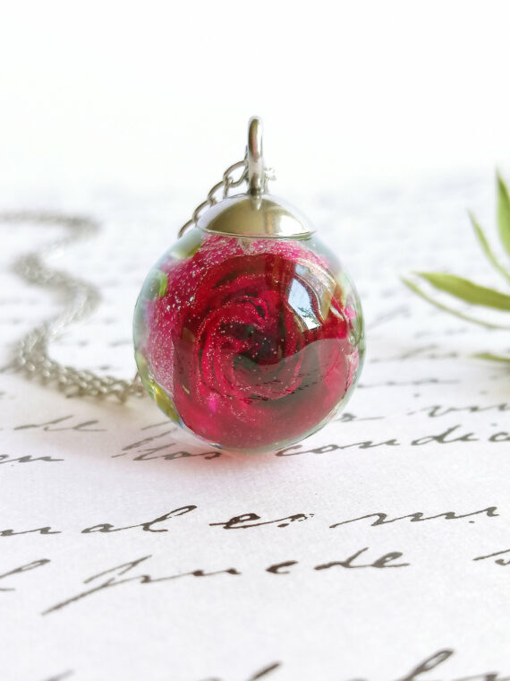 Small Rose Necklace in Resin – Tiny Real Flower Pendant