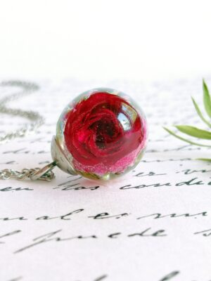 Small Rose Necklace in Resin – Tiny Real Flower Pendant