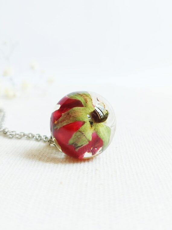 Red Rose Pendant Necklace in Resin – Unique Gifts for Mom