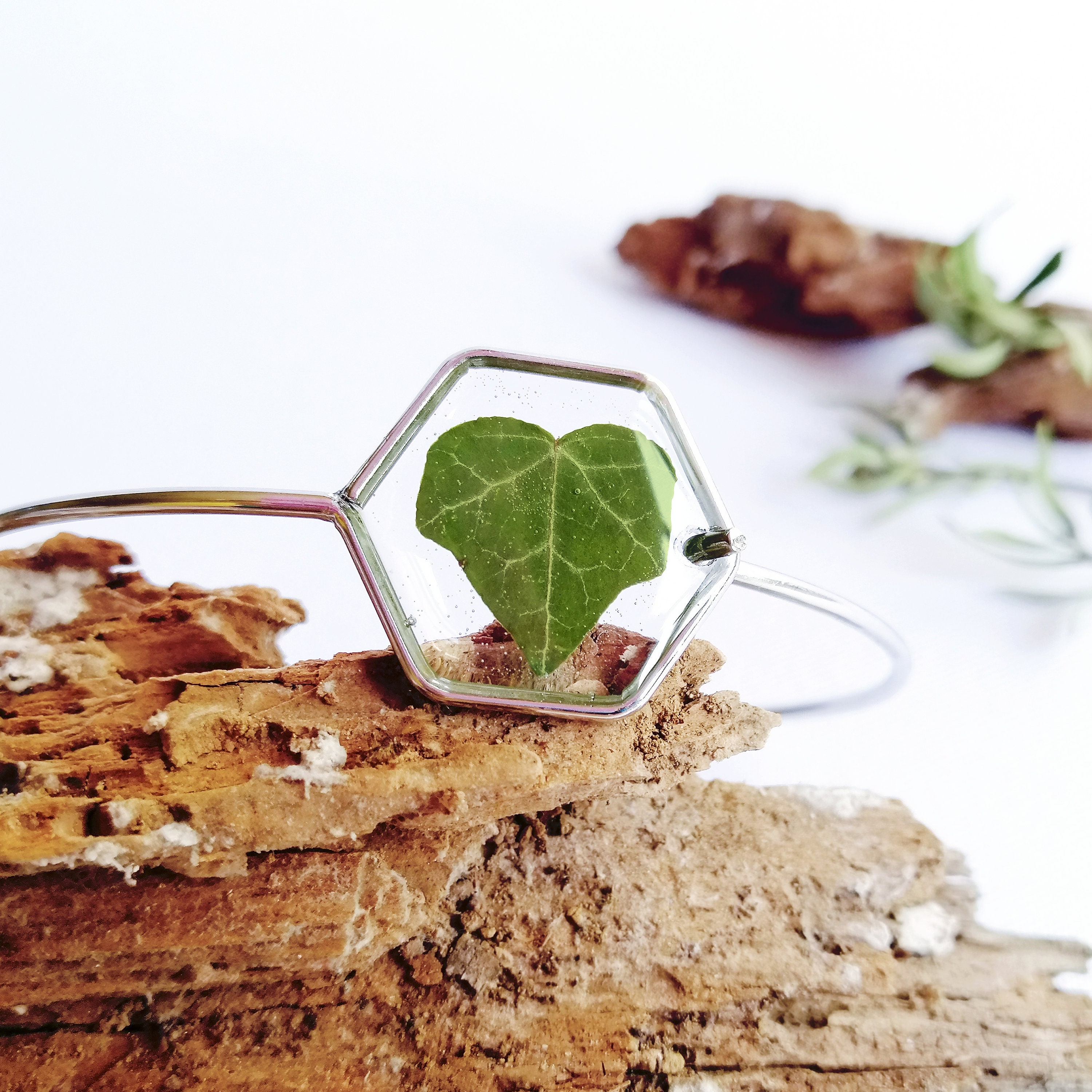 Botanical bracelet, Real leaf bracelet, Nature lover jewelry, Hexagon bracelet, Ivy jewelry, Plant lover gift for women, Geometric bracelet