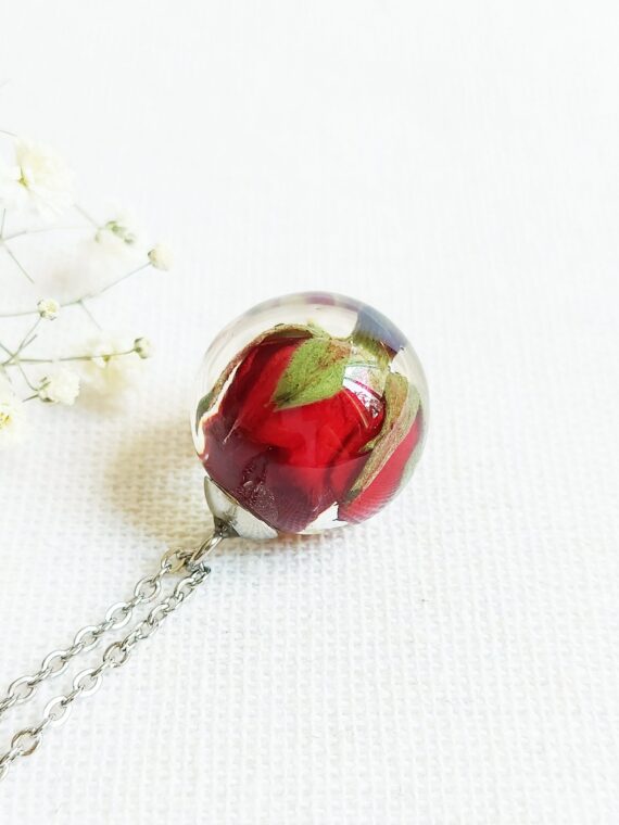 Red Rose Pendant Necklace in Resin – Unique Gifts for Mom