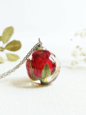 Red Rose Pendant Necklace in Resin – Unique Gifts for Mom