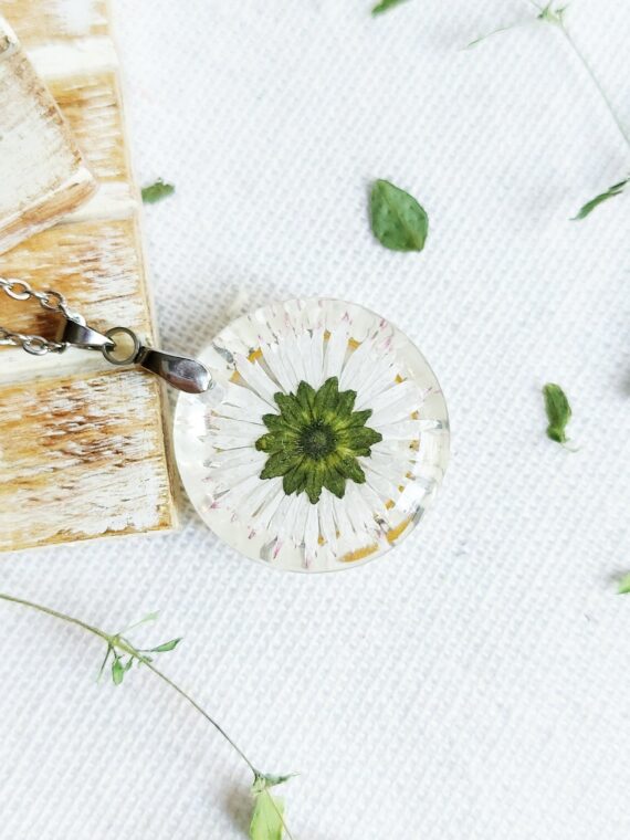 Choker Chain Necklace with Delicate Flower in Resin