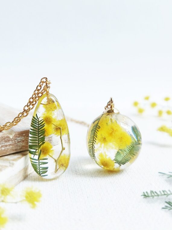 Botanical necklace, Real flowers necklace, Yellow flower necklace, Pressed leaf necklace, Floral gifts for her, Wildflower resin jewelry