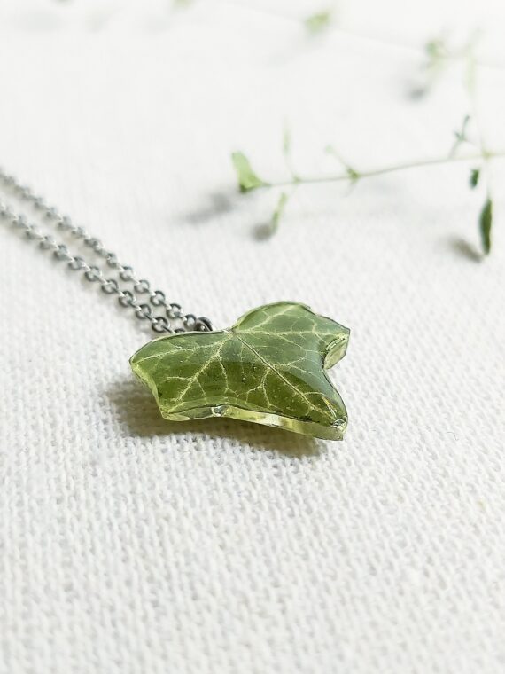 Dainty on sale leaf necklace