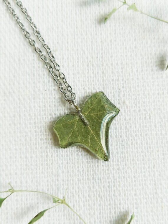 Dainty leaf necklace, Real plant jewelry, Minimal boho necklace, Botanical necklace, Green boho necklace, Dainty jewelry, Tiny leaf necklace