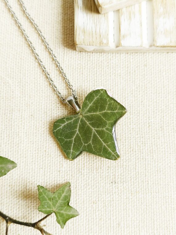 Real leaf necklace, Pressed ivy leaf necklace, Nature resin jewelry, Mountain necklace, Adventure gifts, Wanderlust jewelry, Travel necklace