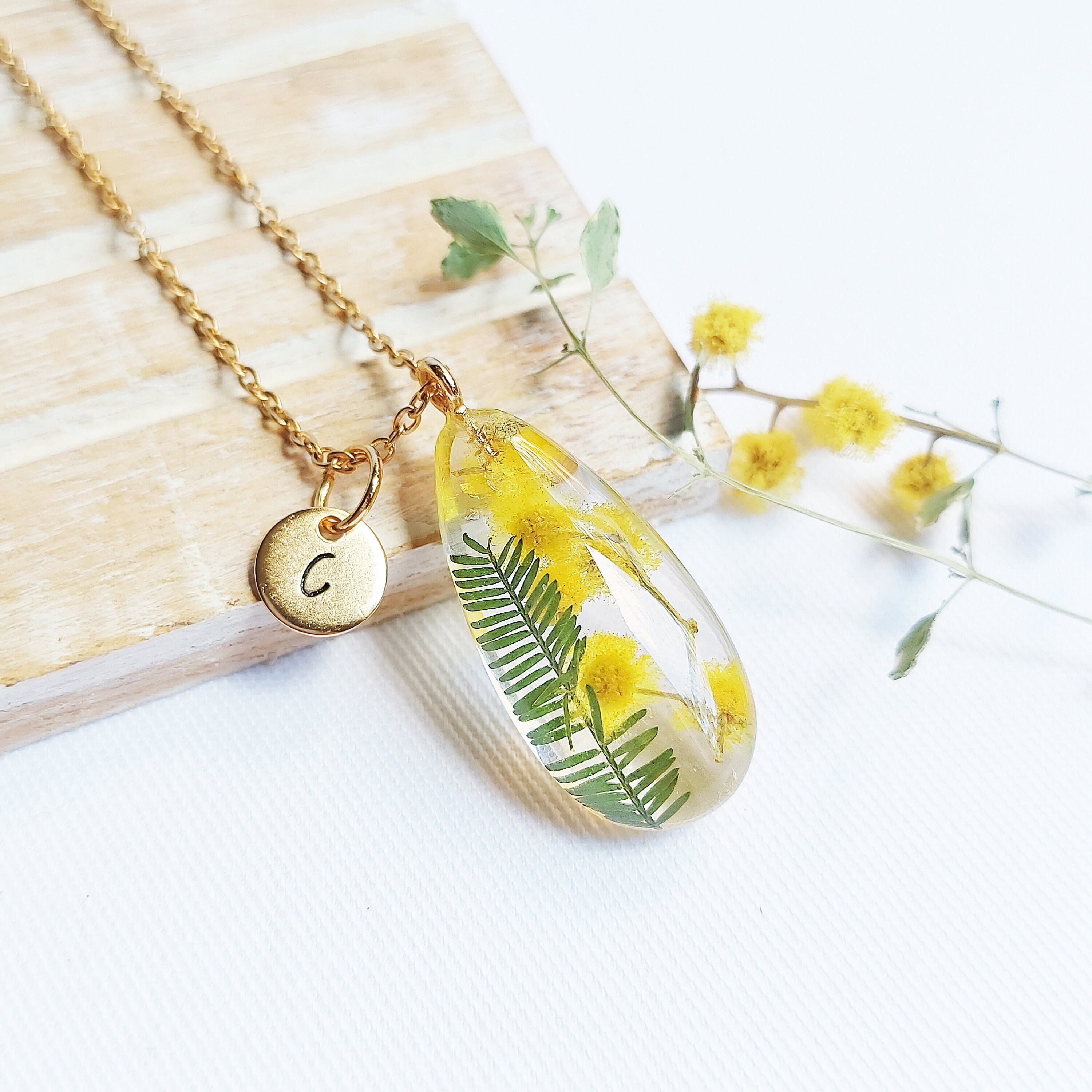 Custom flower necklace, Terrarium necklace, Pressed flower necklace, Custom letter necklace, Birthday gifts for mom, Floral resin necklace