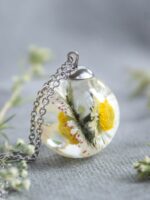 Real flower necklace, Daisy flower necklace, Delicate flower necklace, Unique gift for mother's day, White pendant necklace, Spring jewelry