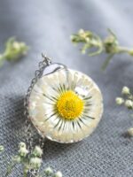 Real flower necklace, Daisy flower necklace, Delicate flower necklace, Unique gift for mother's day, White pendant necklace, Spring jewelry