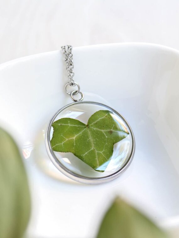 Green leaf pendant, Real plant necklace, Circle necklace silver, Botanical jewelry necklace, Unique gifts for plant lovers, Ivy leaf pendant