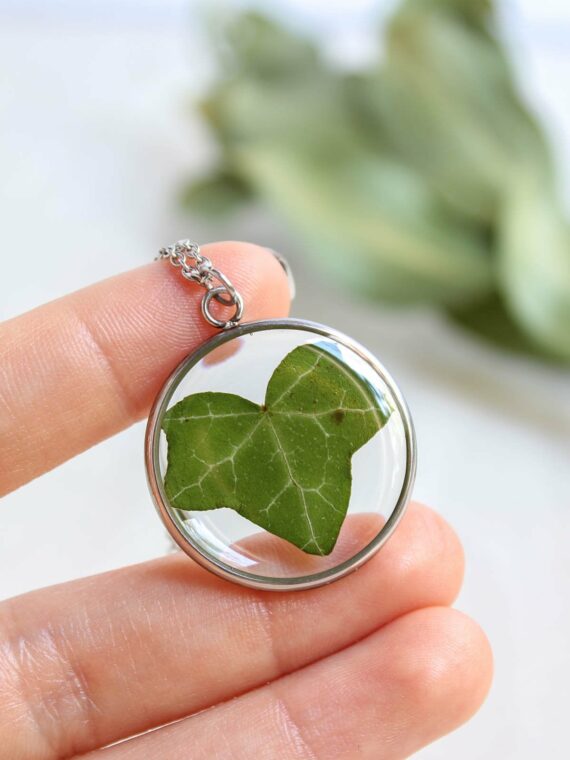 Green leaf pendant, Real plant necklace, Circle necklace silver, Botanical jewelry necklace, Unique gifts for plant lovers, Ivy leaf pendant