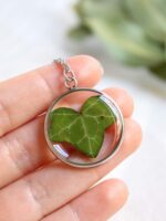Green leaf pendant, Real plant necklace, Circle necklace silver, Botanical jewelry necklace, Unique gifts for plant lovers, Ivy leaf pendant