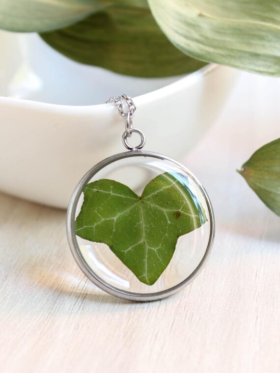 Green leaf pendant, Real plant necklace, Circle necklace silver, Botanical jewelry necklace, Unique gifts for plant lovers, Ivy leaf pendant