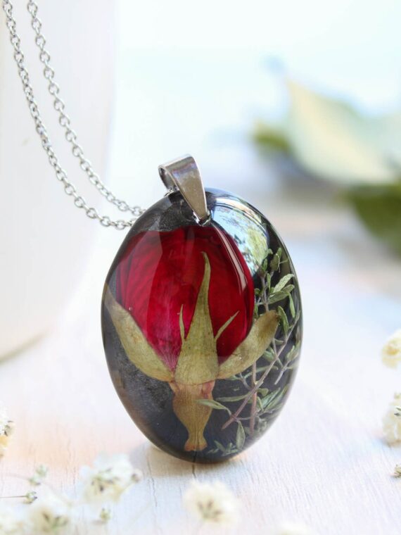 Dried Rose Resin Pendant Necklace – Unique Gift Idea for Women