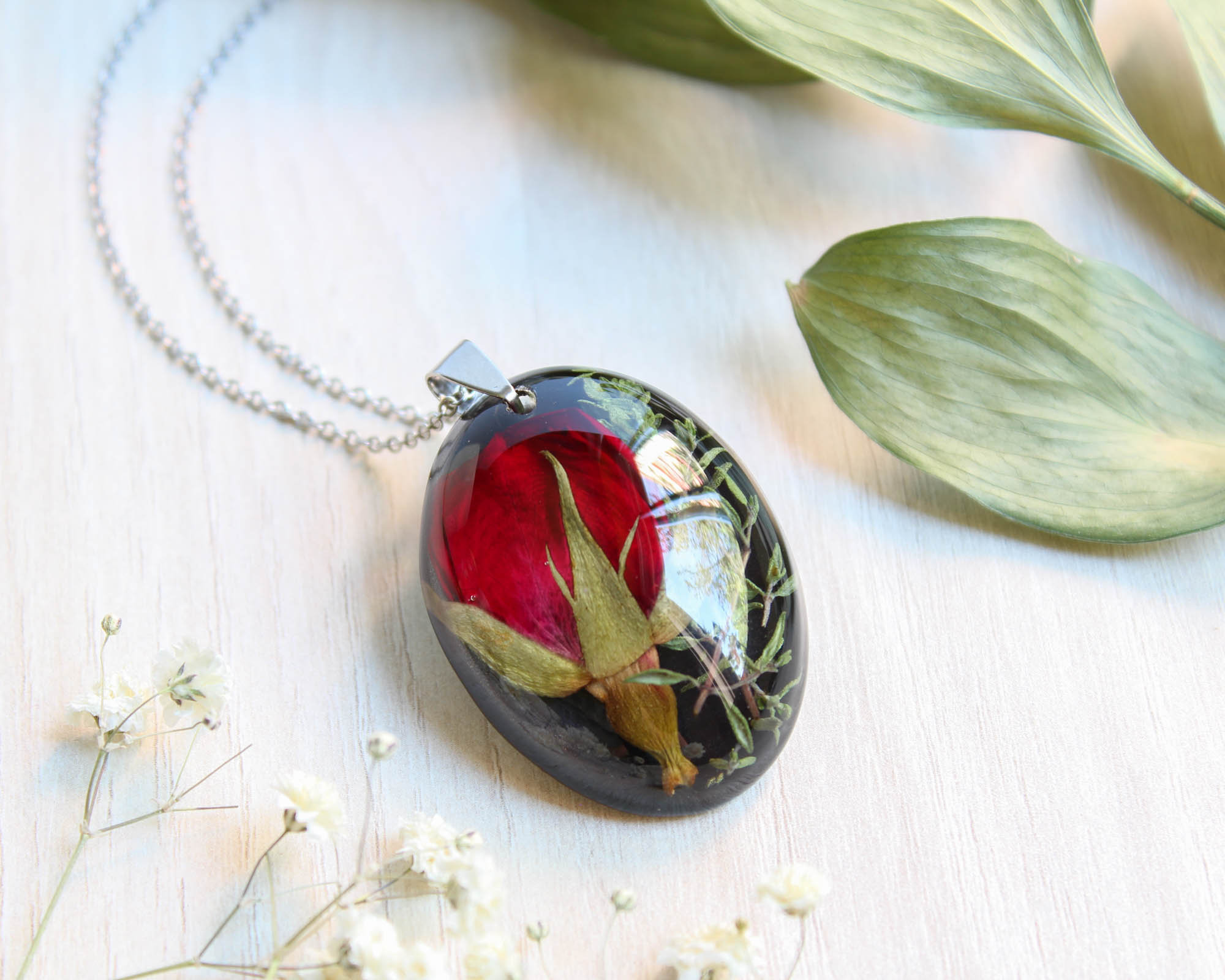 Dried Rose Resin Pendant Necklace – Unique Gift Idea for Women