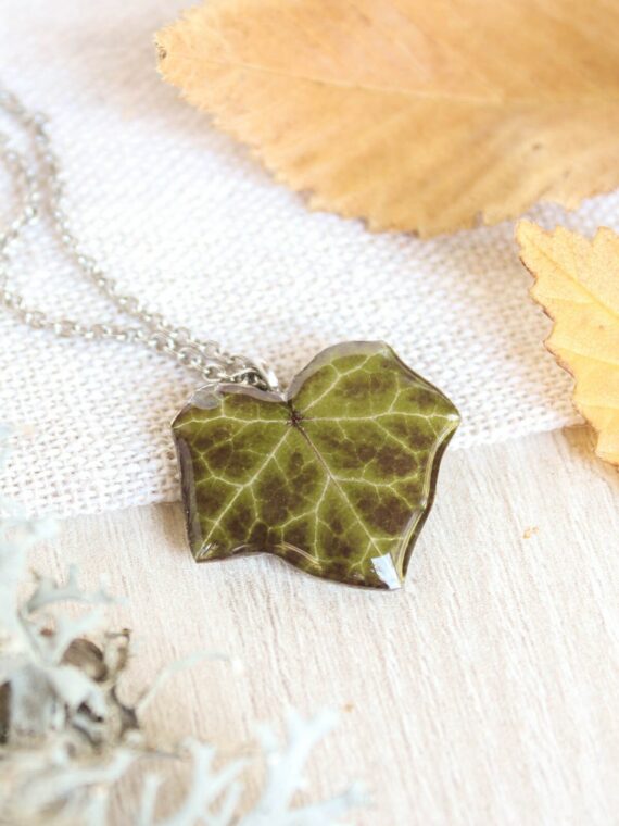 Pressed leaf necklace, Tiny leaf necklace, Unique gift for nature lovers, Boho leaf necklace, Nature pendant necklace, Ivy leaf jewelry