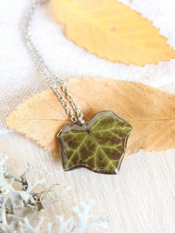 Leaf necklace pendant, Pressed leaf necklace, Forest necklace, Ivy necklace, Botanical jewelry resin, Small leaf necklace, Nature lover gift
