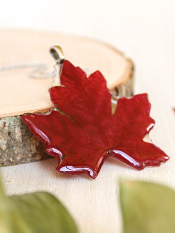 Autumn real leaf necklace, Nature pendant necklace, Autumn lover gift, Deep red necklace, Gift idea for nature lover, Autumn resin jewelry