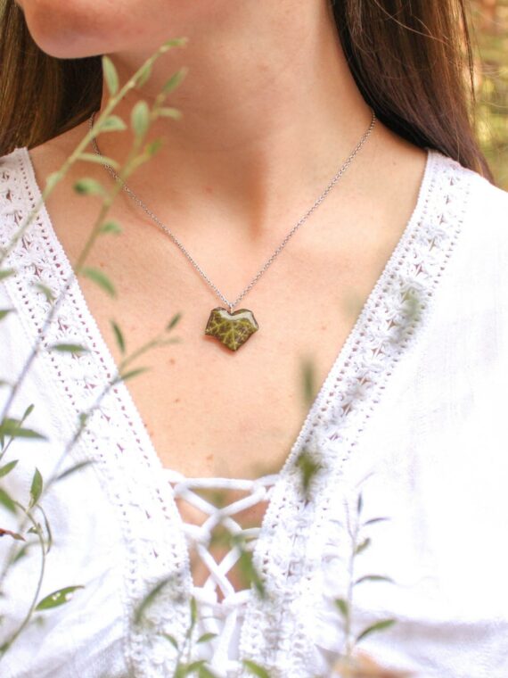 Leaf necklace pendant, Pressed leaf necklace, Forest necklace, Ivy necklace, Botanical jewelry resin, Small leaf necklace, Nature lover gift