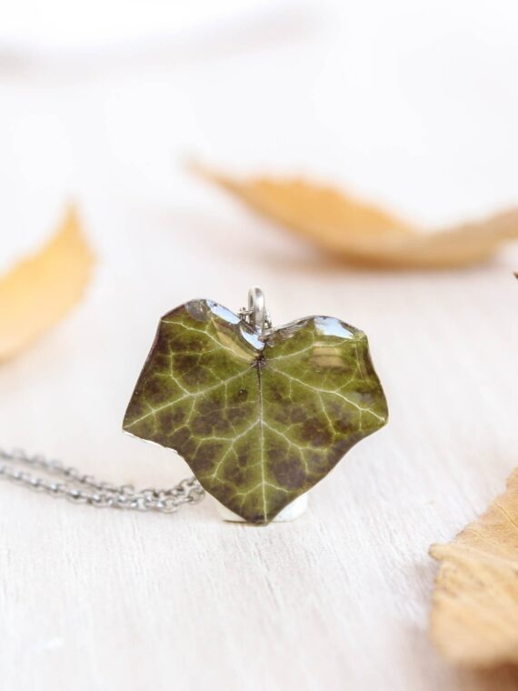 Pressed leaf necklace, Tiny leaf necklace, Unique gift for nature lovers, Boho leaf necklace, Nature pendant necklace, Ivy leaf jewelry