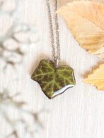 Leaf necklace pendant, Pressed leaf necklace, Forest necklace, Ivy necklace, Botanical jewelry resin, Small leaf necklace, Nature lover gift