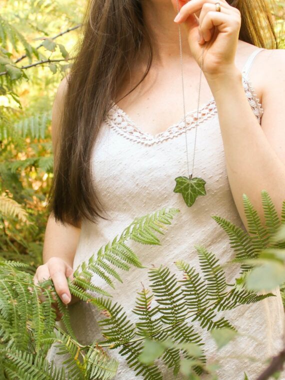 Ivy leaf necklace, Pressed leaf necklace, Botanical pendant necklace, Ivy jewellery, Green leaf necklace, Nature lover gift for her