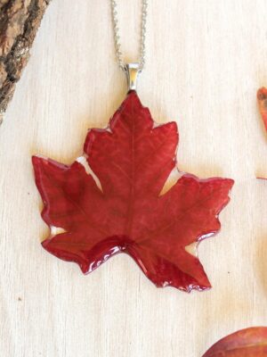 Autumn real leaf necklace, Nature pendant necklace, Autumn lover gift, Deep red necklace, Gift idea for nature lover, Autumn resin jewelry