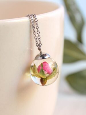 Tiny Flower Charm Necklace in Resin – Cute Jewelry