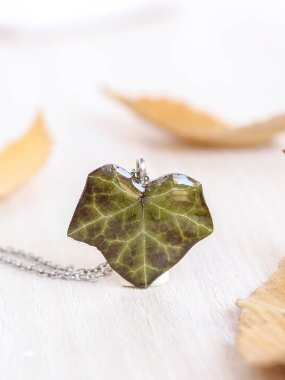 Leaf necklace pendant, Pressed leaf necklace, Forest necklace, Ivy necklace, Botanical jewelry resin, Small leaf necklace, Nature lover gift