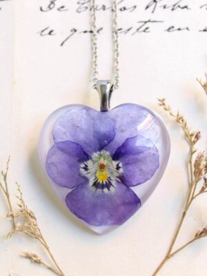 Light purple flower necklace, Pansy necklace, Pressed flower resin necklace, Lavender color jewelry, Gifts for mother, Purple heart necklace