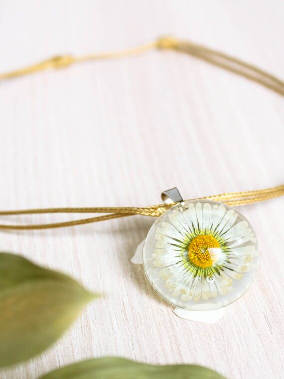 Double Layered Choker Necklace with Pressed Daisy Flower