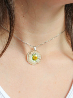 Choker Chain Necklace with Delicate Flower in Resin