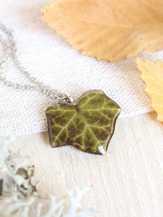 Leaf necklace pendant, Pressed leaf necklace, Forest necklace, Ivy necklace, Botanical jewelry resin, Small leaf necklace, Nature lover gift