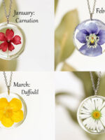 Birth month flower necklace - Pressed Flower in eco resin