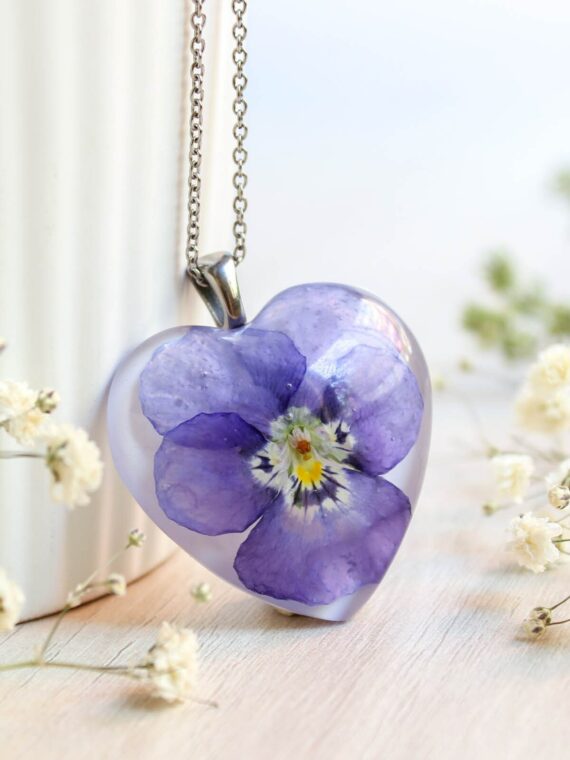 Mama and me necklace, Real flower necklace pendant resin, Gift for mother and daughter, Violet flower necklace, Heart shaped necklace set