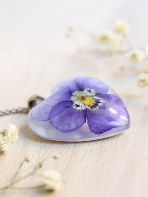 Mama and me necklace, Real flower necklace pendant resin, Gift for mother and daughter, Violet flower necklace, Heart shaped necklace set